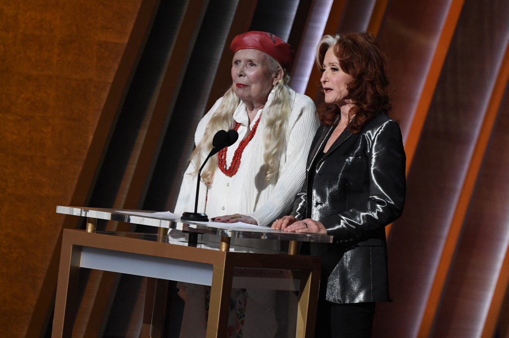MusiCares' Person of the Year 2022 honoree Canadian singer-songwriter Joni Mitchell (left) and US singer Bonnie Raitt speaking onstage. – AFP pic
