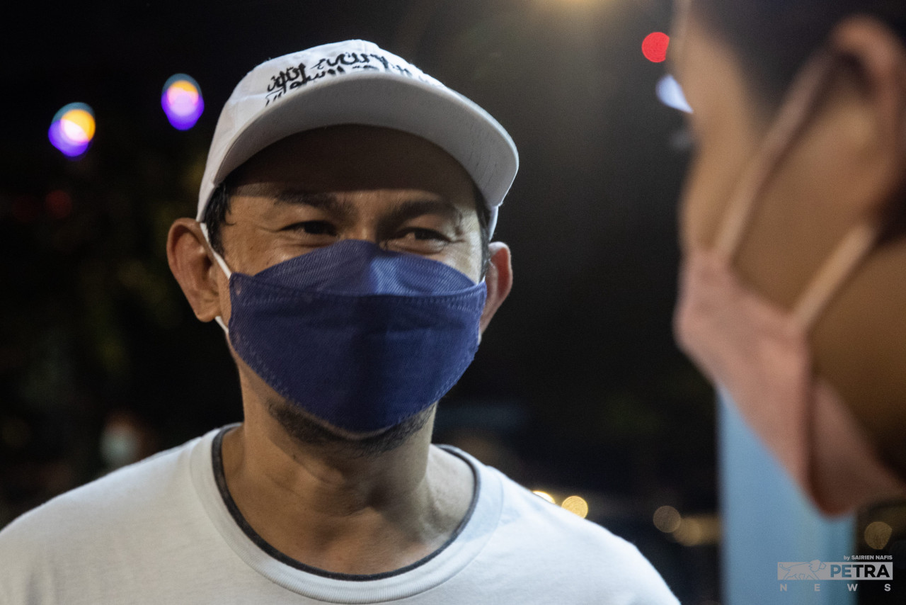 Muhammad Anas Syaibatulham loves living in Kampung Baru and has been a resident for four years. He came from Seremban to come and work with his uncle who is a longtime resident of the area. – SAIRIEN NAFIS/The Vibes pic