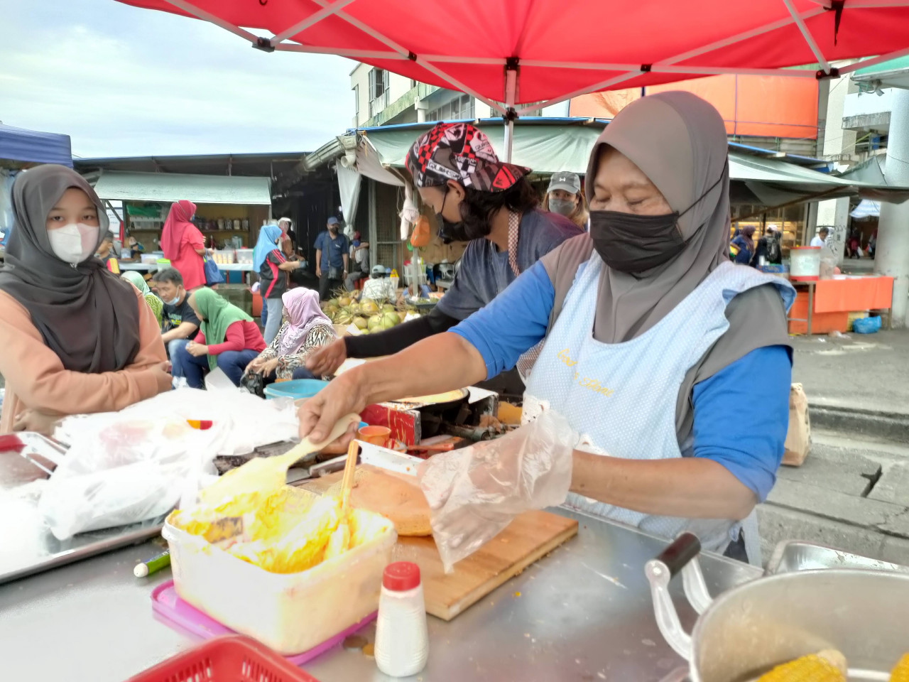 Sumarni said that 200 pieces of her corn buns were sold out by 4pm at the Ramadan bazaar at Sandakan town, yesterday. – Rebecca Chong pic