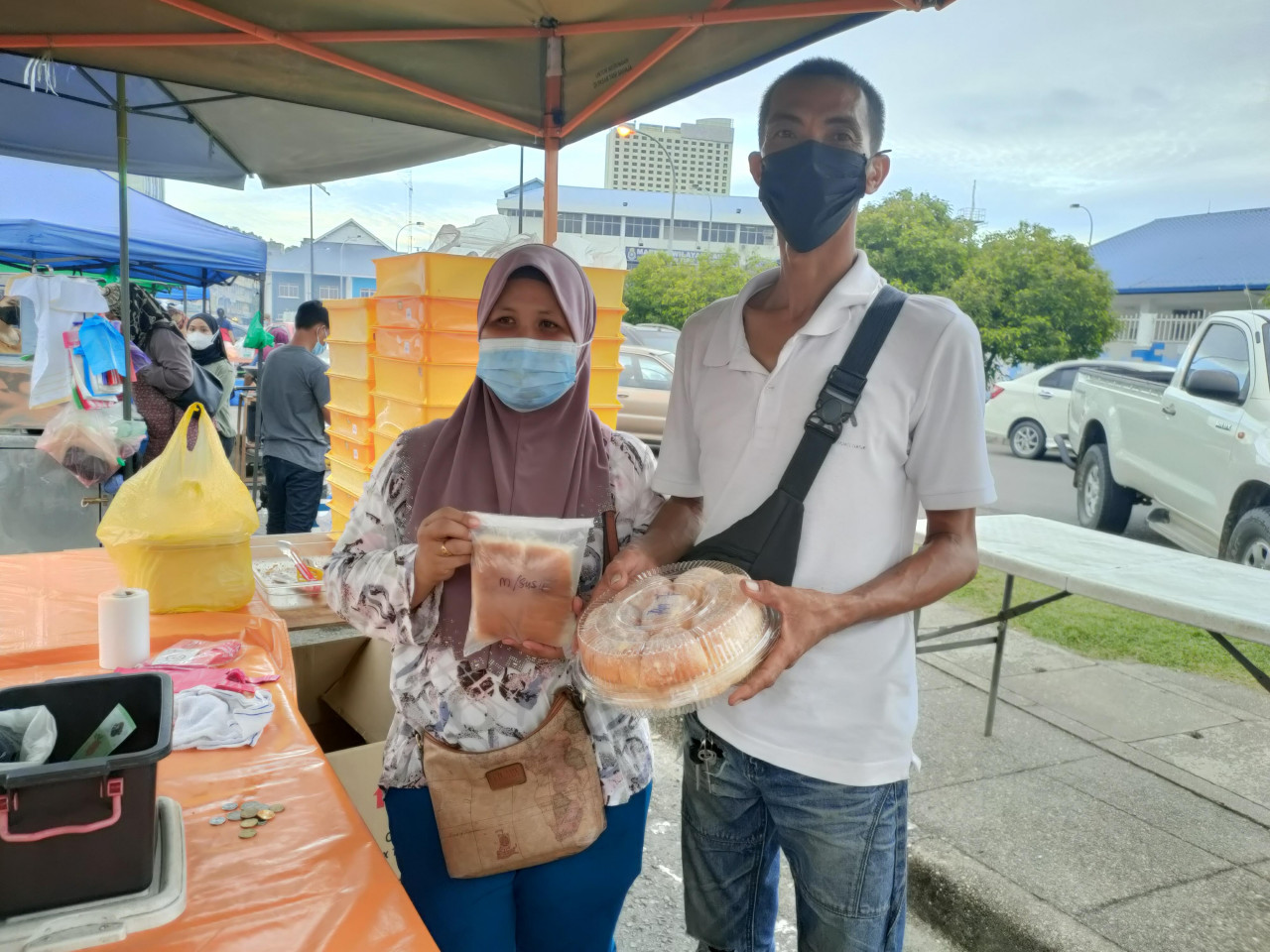 Julhari Wahiddin hopes that this Ramadan bazaar marks the end of the darkest period in his life. – Rebecca Chong pic 