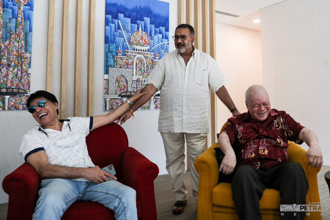 Alfred with DJ Dave (seated) and Datuk (Dr) Vinod Sekhar at the PETRA Group office in Bangsar recently. The PETRA Group chairman and chief executive hopes other businesses and leaders can do their part by providing avenues to support homegrown artists. – THE VIBES/Alif Omar pic