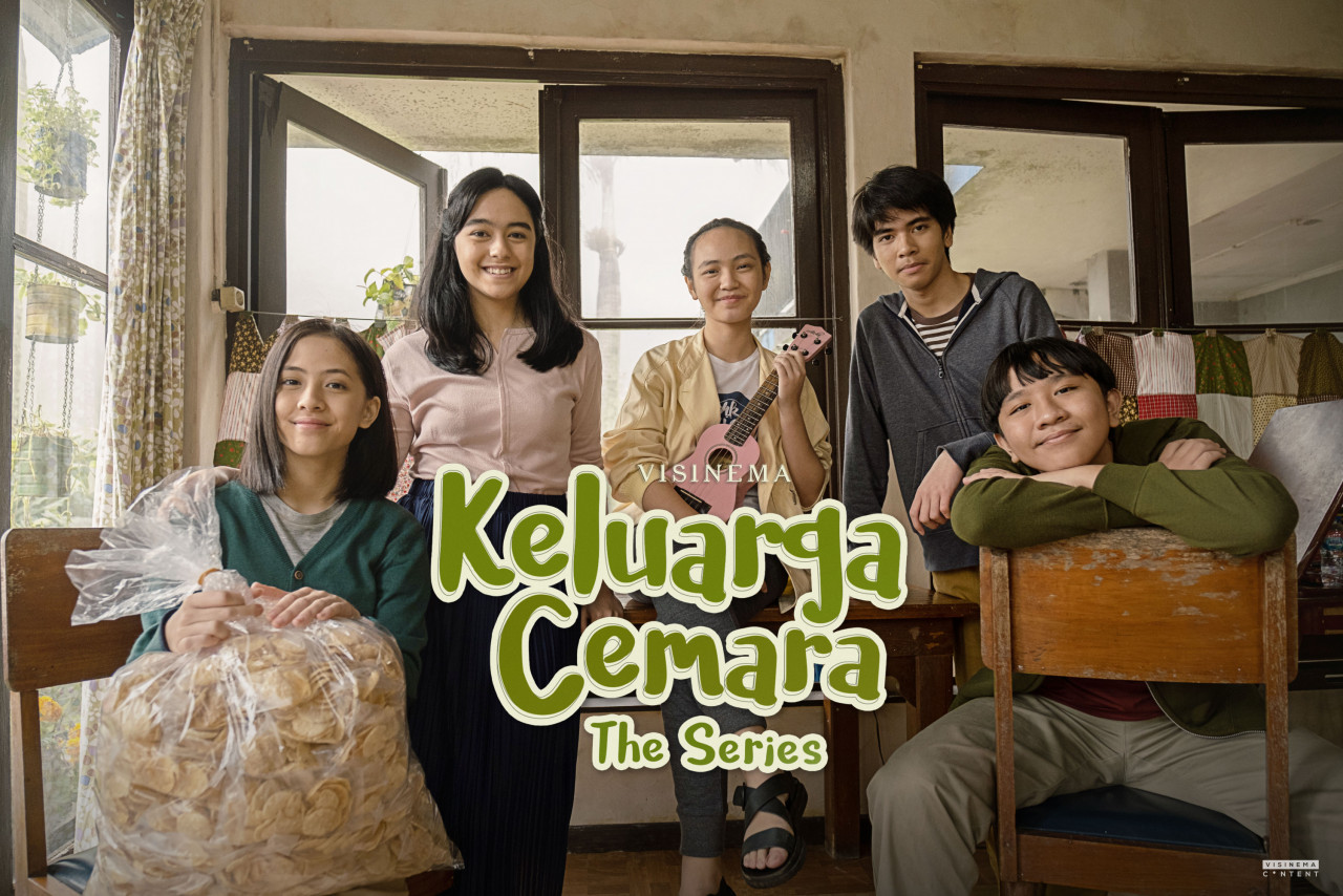 A spin-off of the 1996 TV series and 2019 hit movie Keluarga Cemara. – Disney+ pic