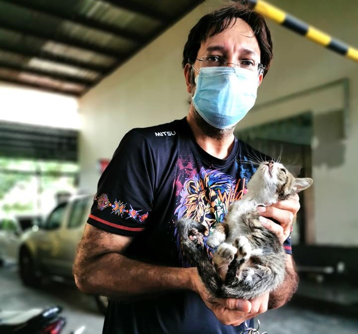 Roslee said that he has never received complaints from Muslim parents on his talk about dogs. – Pic courtesy of Dr Roslee Abbas