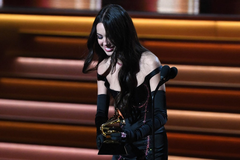 Early wins for Olivia Rodrigo, Jon Batiste as Grammys kick off