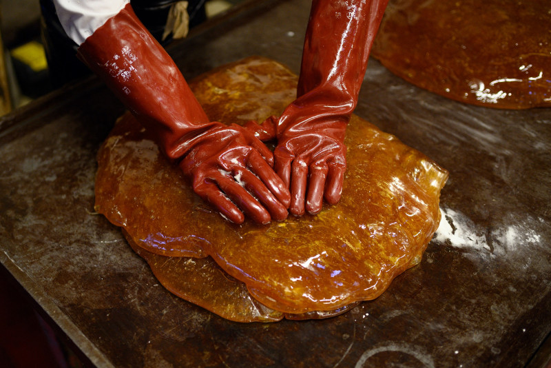 Traditional UK sweet factory enjoys global sugar rush