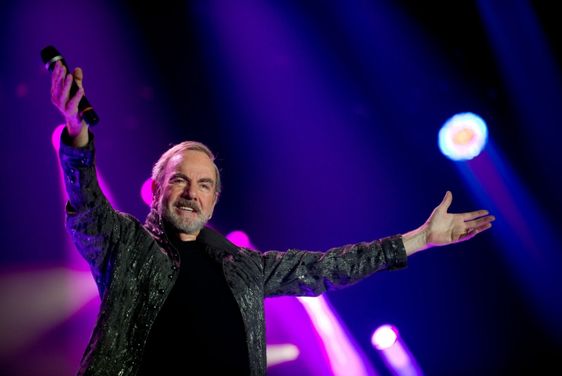 Neil Diamond sells complete catalogue to Universal