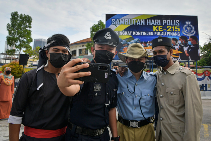 Penang cops in 1807 uniform draw curious looks from tourists