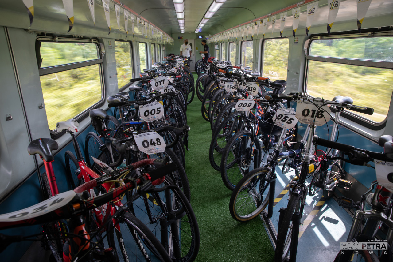 Bicycles will be placed on a special lock equipment in the XKB coaches to ensure they remain stable during the journey. – SAIRIEN NAFIS/The Vibes pic, February 7, 2022