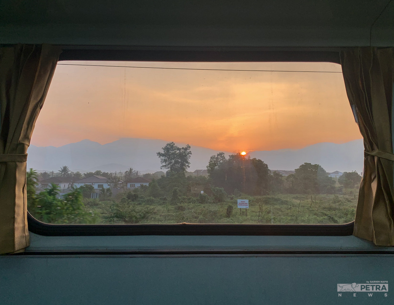 The picturesque morning scenery on the KTMB XKB coach service to Tanjung Malim from Kuala Lumpur. – SAIRIEN NAFIS/The Vibes pic, February 7, 2022 