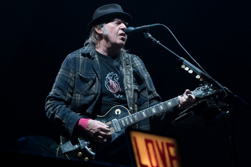 Neil Young demands Spotify remove his music over Joe Rogan ‘disinformation’