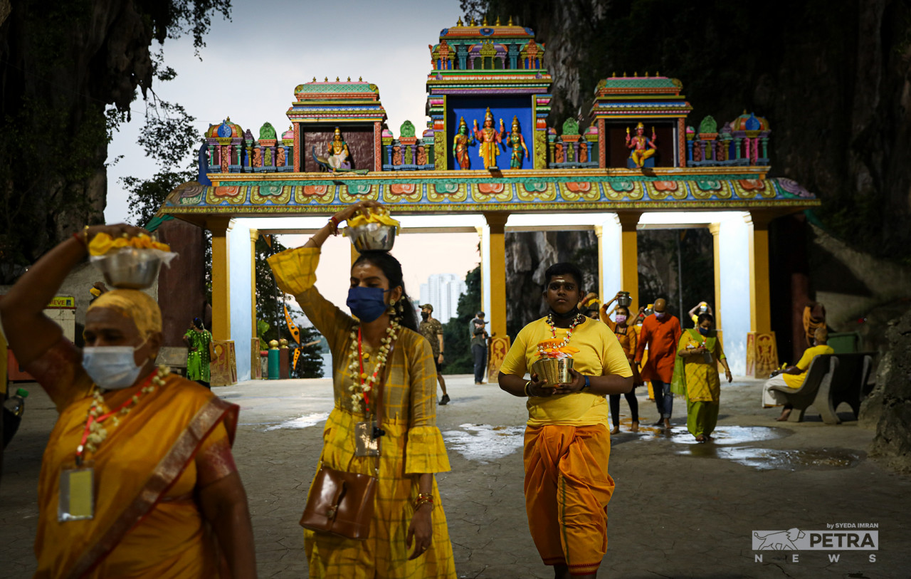 Devotees carry 'paal kudam' (milk pots) to be poured on the statue of Murugan at the Sri Subramaniar Temple. – SYEDA IMRAN/The Vibes pic, January 18, 2022