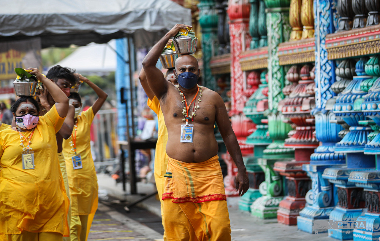 Only registered paal kudam bearers are allowed to enter the Sri Subramaniar Temple in conjunction with the Thaipusam festival. – SYEDA IMRAN/The Vibes pic, January 18, 2022
