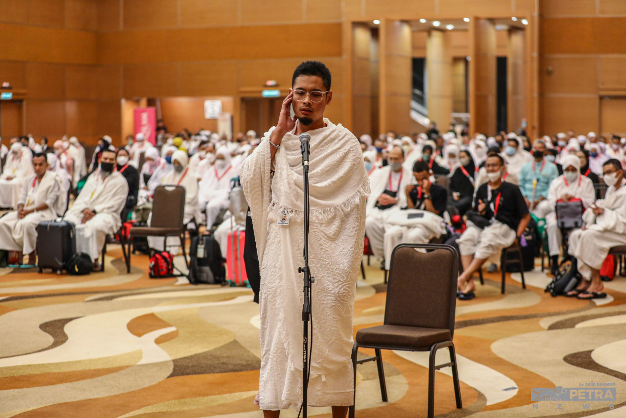 Azan was recited before the pilgrims boarded the plane from KLIA. – AZIM RAHMAN/The Vibes pic, July 5, 2022