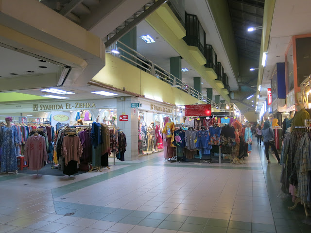 The mall interios boasts stalls selling traditional clothes. – Wikimedia Commons pic