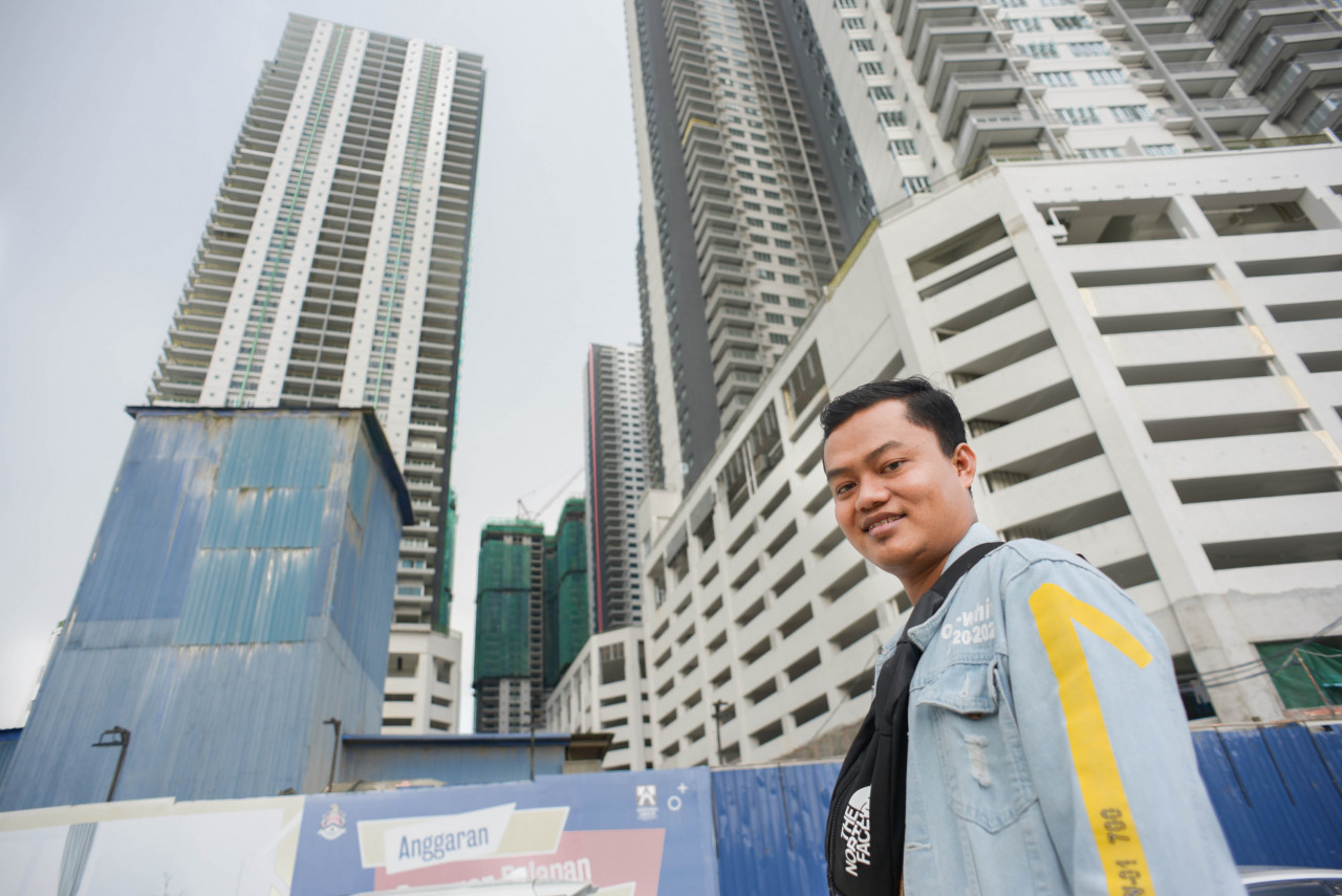 Dafa works as a tile layer. He helped over 100 people in his kongsi get their vaccines by submitting their names and arranging for transport for them to go to pop-up vaccination centres. – Pic courtesy of Untitled Kompeni