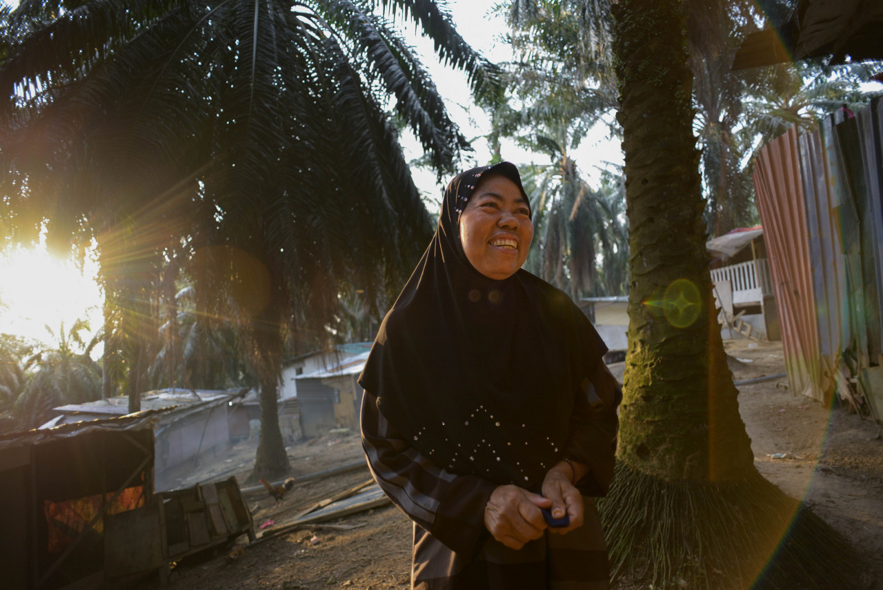 Sipah, who works as a cleaner, got her entire kongsi vaccinated by organising for a mobile vaccination service to come to her kongsi. – Pic courtesy of Untitled Kompeni