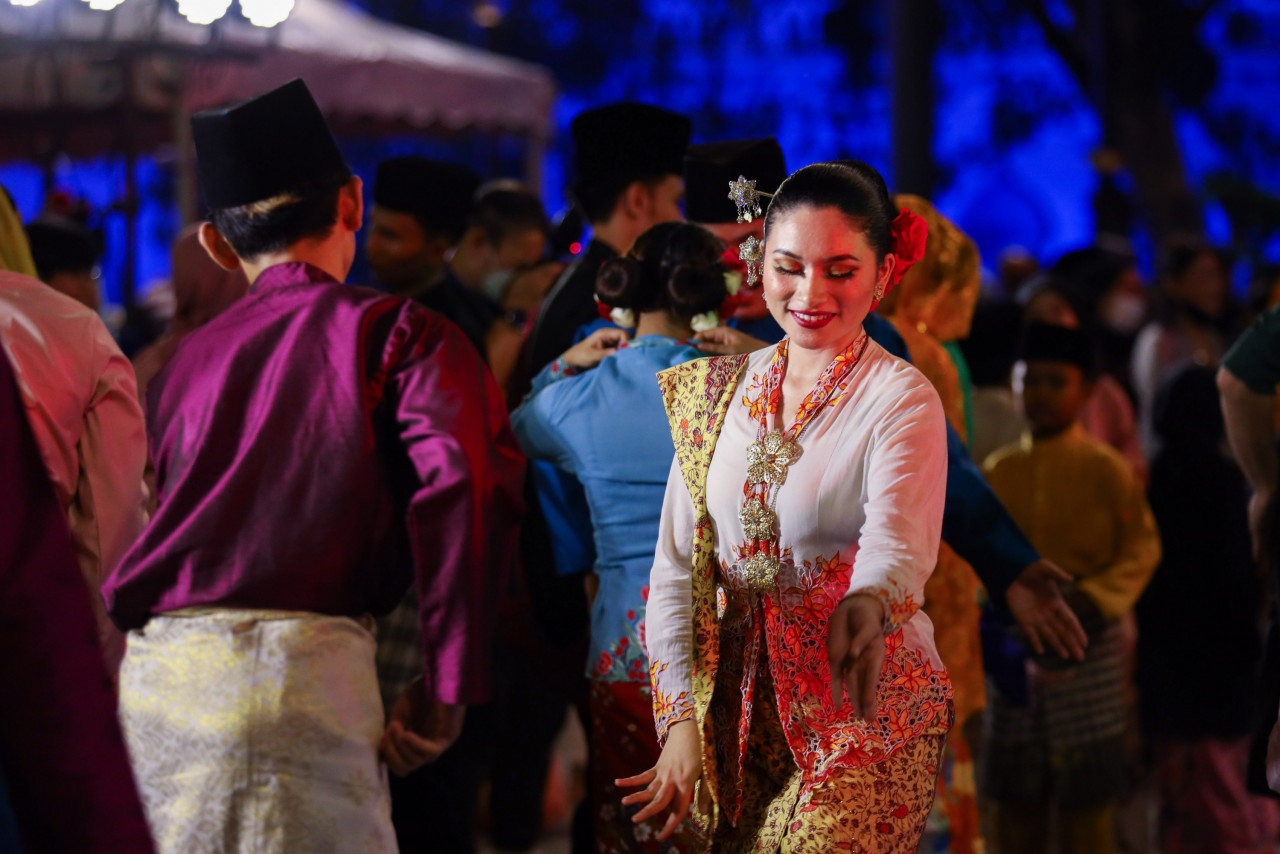 Dressed in traditional clothing and looking their best, many dancers brought their A-game as they strutted their stuff during the Ronggeng Melayu dance. – Pic courtesy of Think City