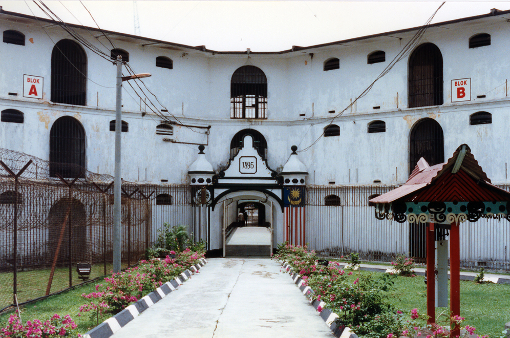 A view of the jail from the inside the compound. – Wikimedia Commons pic