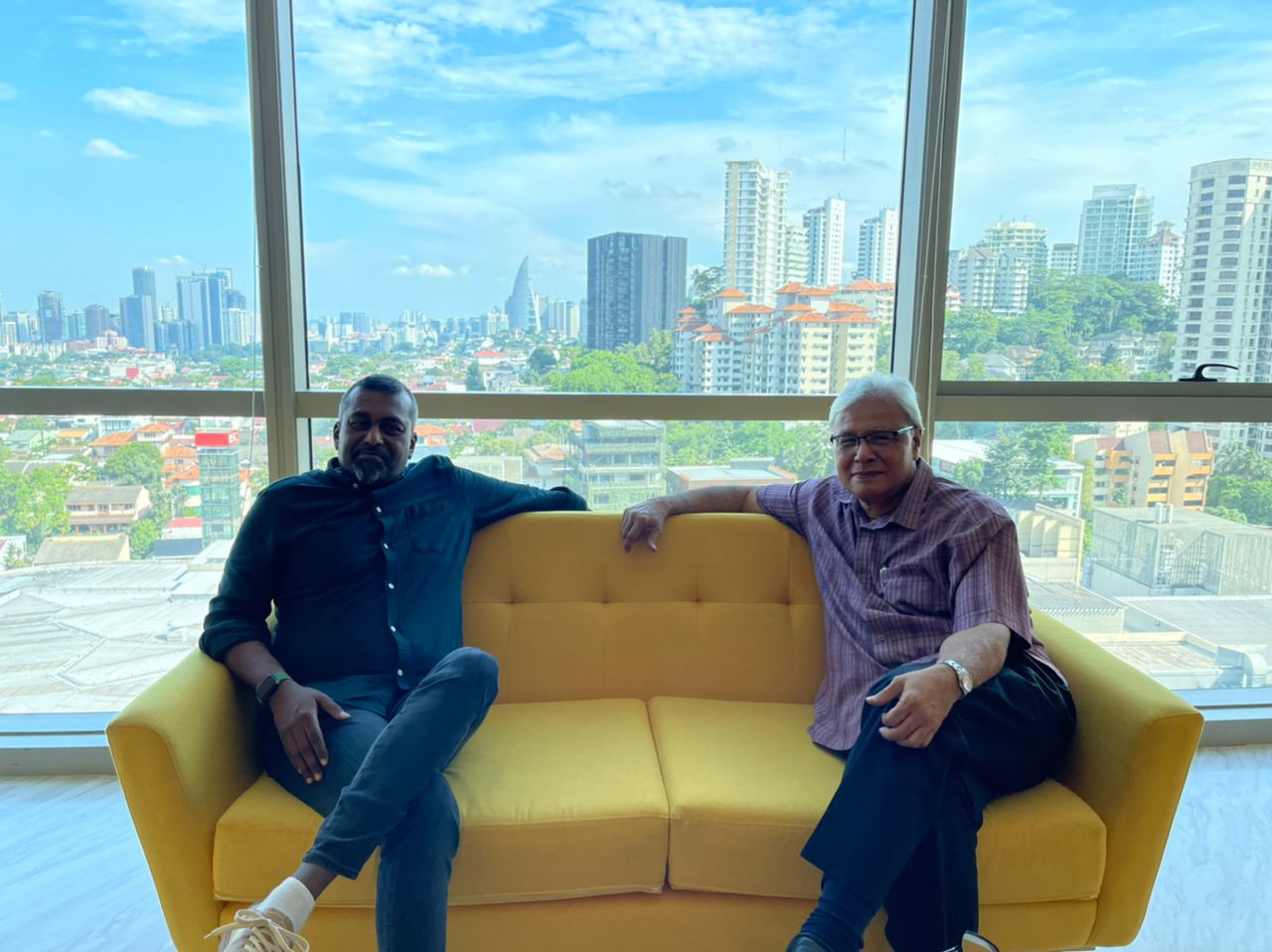 Hosts Manvir Victor and Datuk Kamil Othman. – The Vibes file pic
