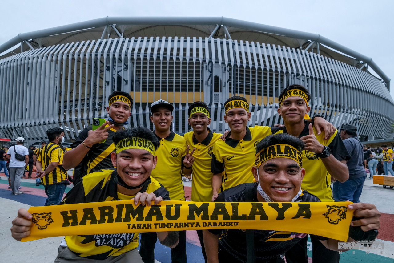 Supporters showed up as early as 5pm to support the national team for the clash with Bahrain. – ABD RAZAK LATIF/The Vibes pic, June 14, 2022