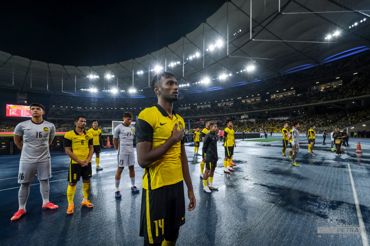 The players paid tribute and thanked Ultras Malaya whose support never wavered. – ABD RAZAK LATIF/The Vibes pic, June 14, 2022