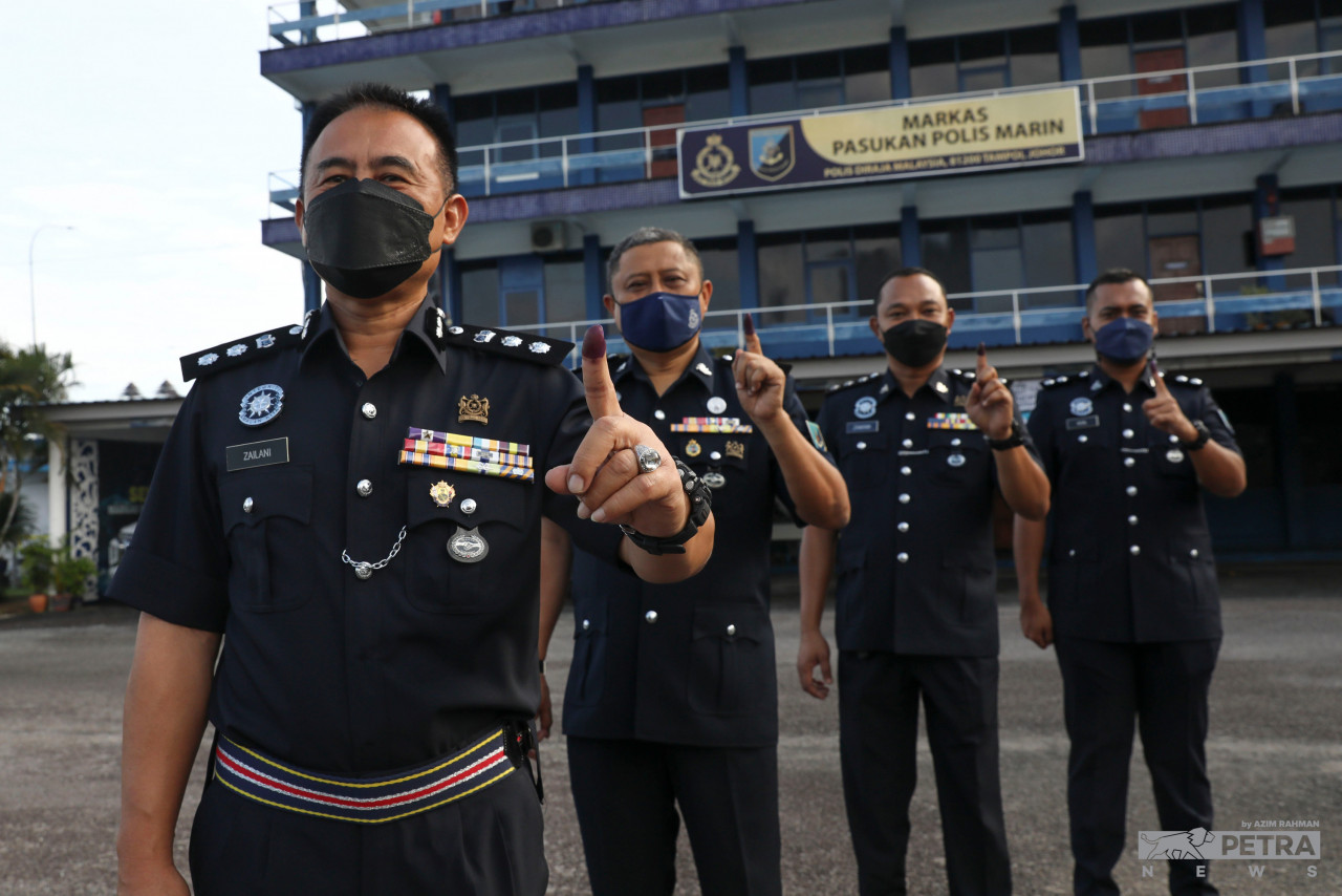 Police officers from the marine police force showed fingers that had been inked to indicate they had cast their ballots. – AZIM RAHMAN/The Vibes pic, March 8, 2022