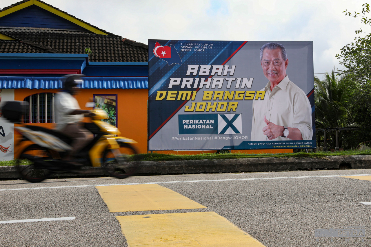 Bersatu president Tan Sri Muhyiddin Yassin, nicknamed Abah, becomes the poster boy for Perikatan Nasional, even though he is not defending his Gambir seat. – AZIM RAHMAN/The Vibes pic, March 10, 2022 