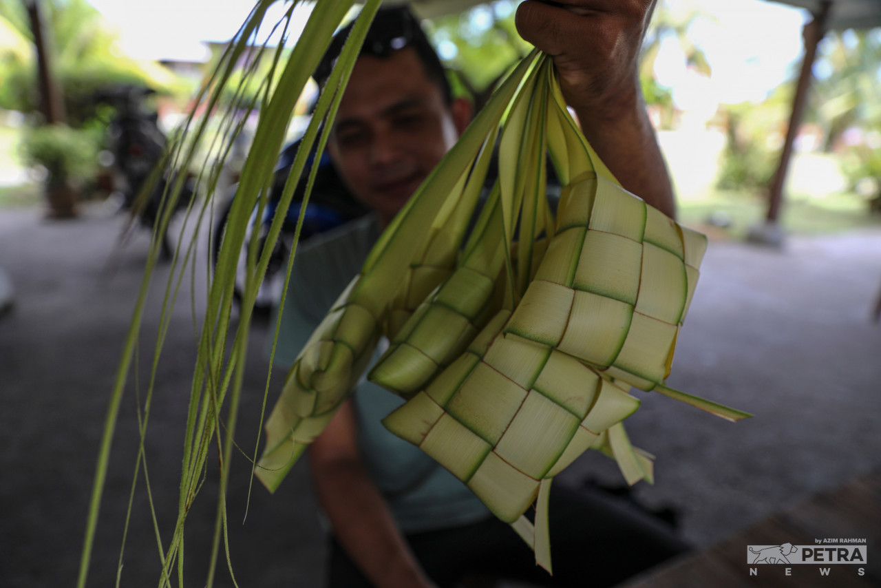 Ketupat, a must-try delicacy, is traditionally served during Hari Raya celebrations. – AZIM RAHMAN/The Vibes pic, May 2, 2022