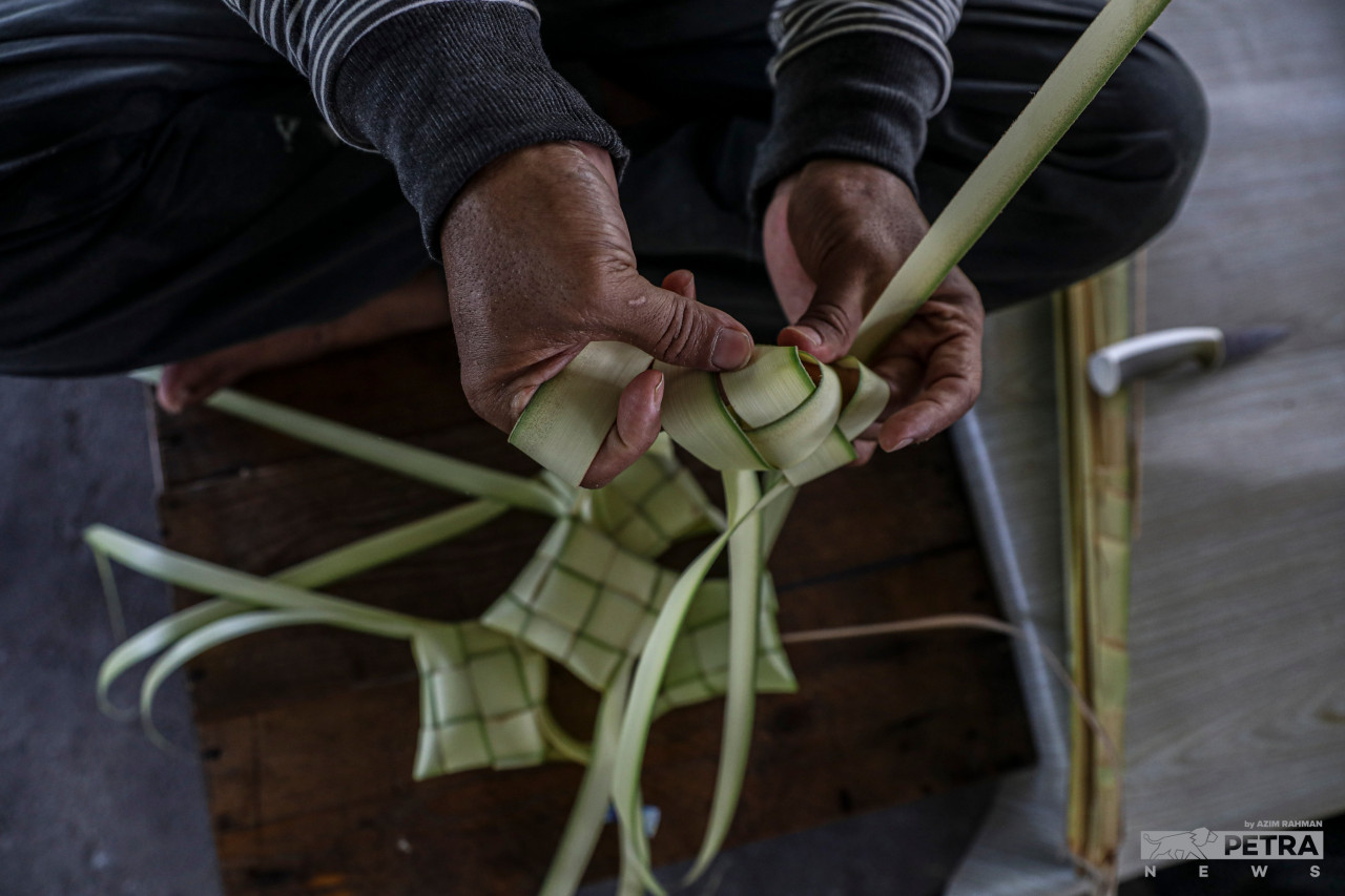 Ketupat weaving is a tradition inherited and much treasured by the Malays. – AZIM RAHMAN/The Vibes pic, May 2, 2022