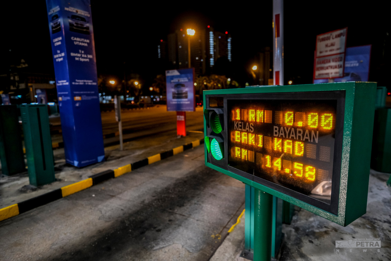 The government’s two-day toll-free rides and toll discounts has drawn many to travel back to their hometowns, increasing the number of vehicles on all major highways. – ABD RAZAK LATIF/The Vibes pic, May 2, 2022