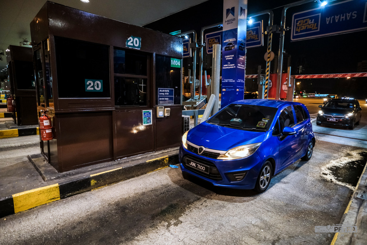 Despite complaints of horrendous traffic situations throughout the country, Malaysians remain grateful that they can balik kampung to celebrate a meaningful Aidilfitri this year. – ABD RAZAK LATIF/The Vibes pic, May 2, 2022