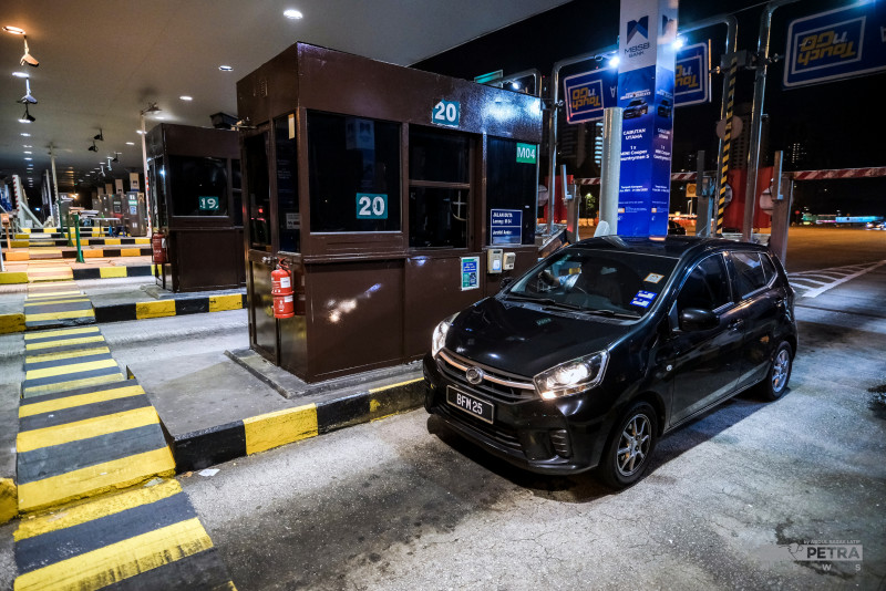 PM announces 50 per cent toll discount for Aidilfitri travel