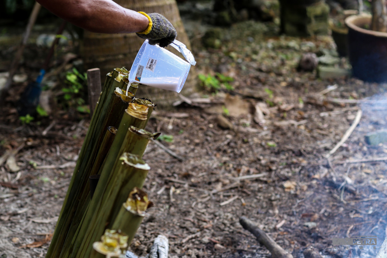 During grilling, coconut milk will be added from time to time according to the proportions provided. – NOOREEZA HASHIM/The Vibes pic, May 9, 2022