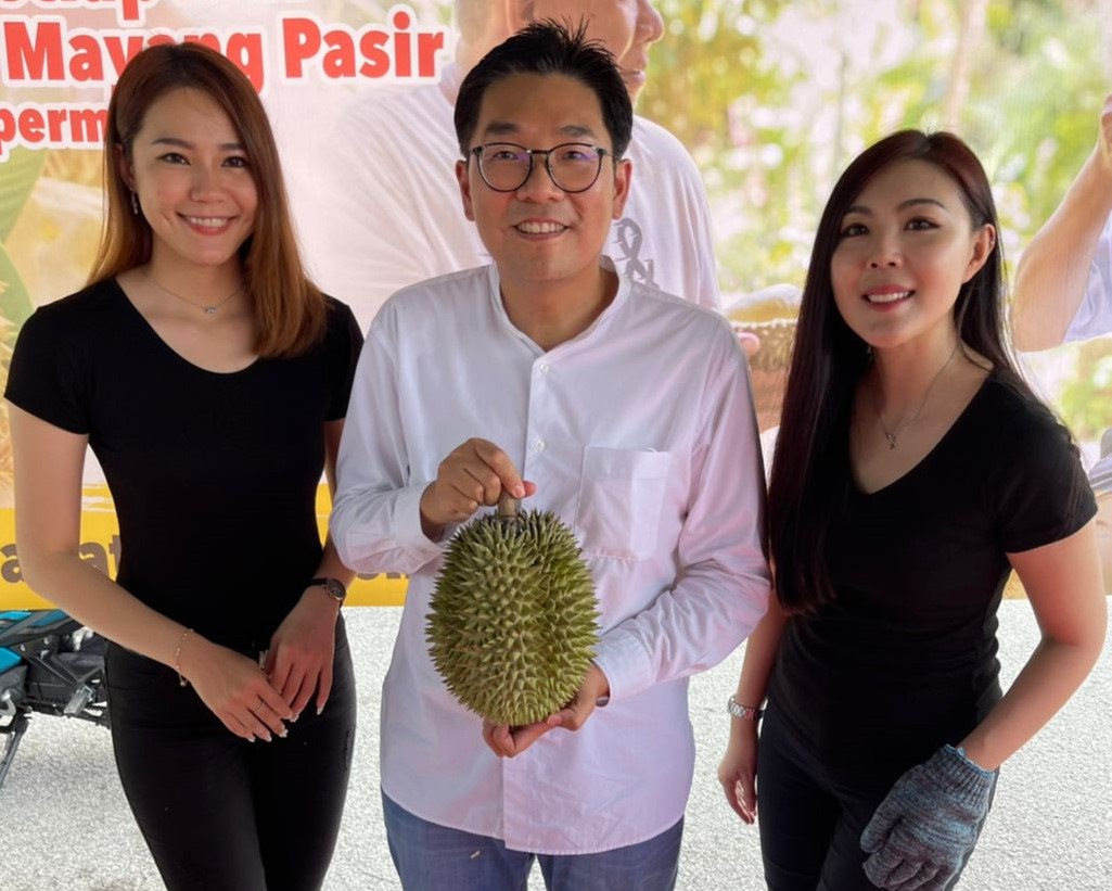 Bayan Baru MP Sim Tze Tzin with fellow durian lovers, showcasing the 'God Sent' fruit. – Vibes pic