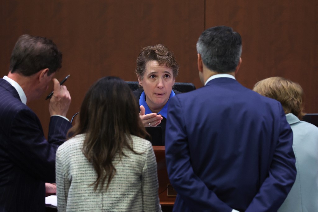 Judge Penney Azcarate (centre) speaking with attorneys at the Fairfax County Circuit Courthouse in Fairfax, Virginia, on May 26, 2022. – AFP pic