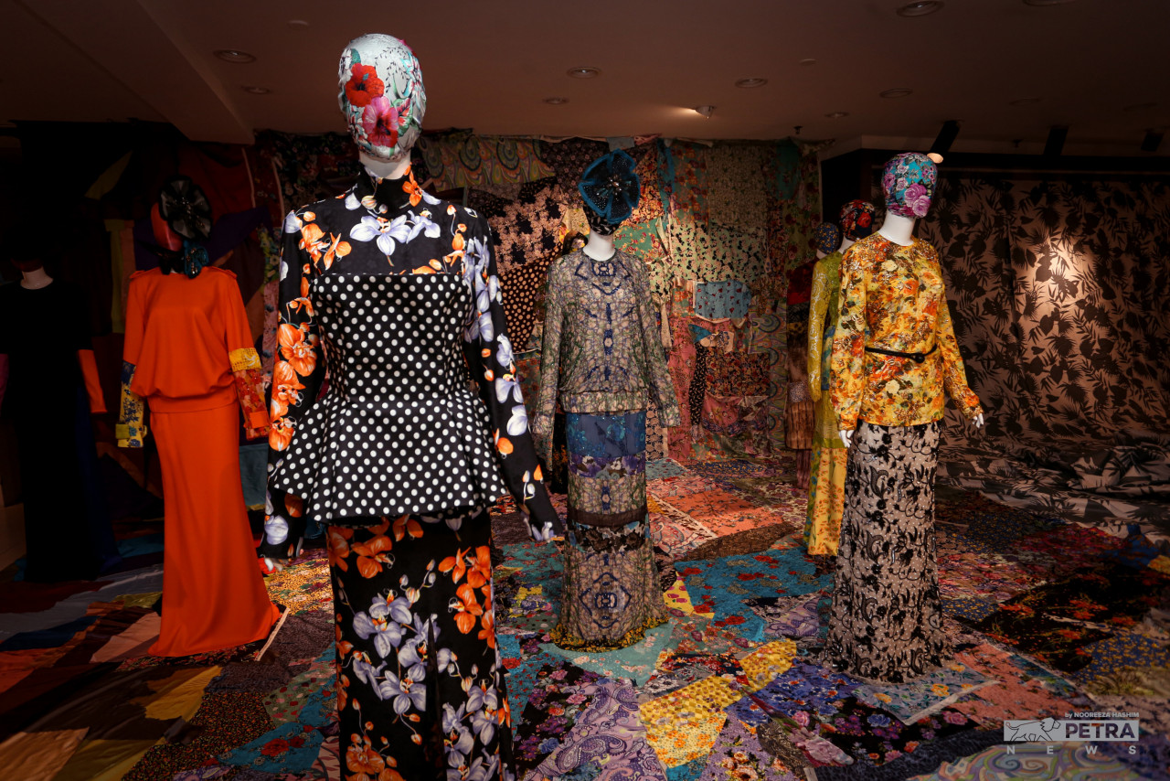 The designer, dubbed Malaysia’s King of Fashion, does not shy away from matching prints and patterns in daring ways. – NOREEZA HASHIM/The Vibes pic