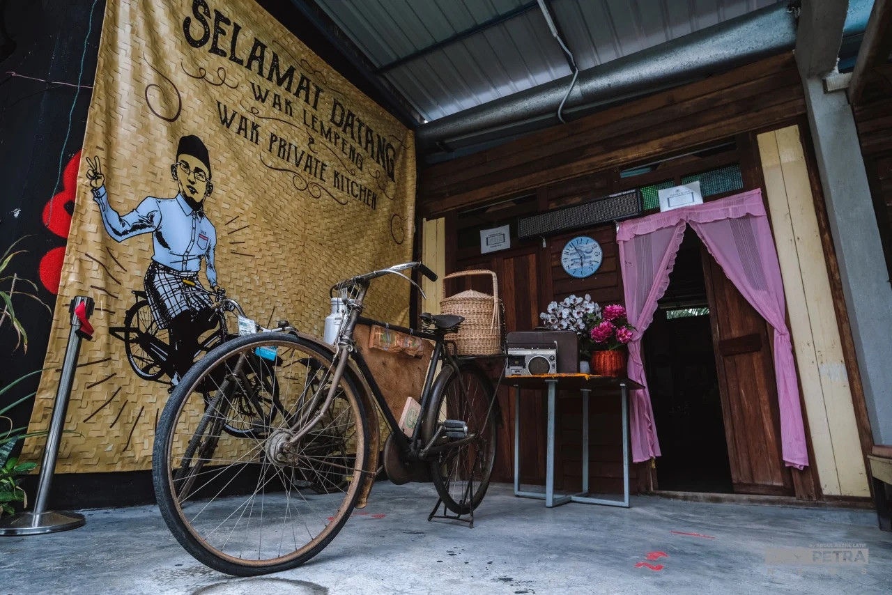 The entrance to the restaurant. – ABDUL RAZAK LATIF/Getaran pic