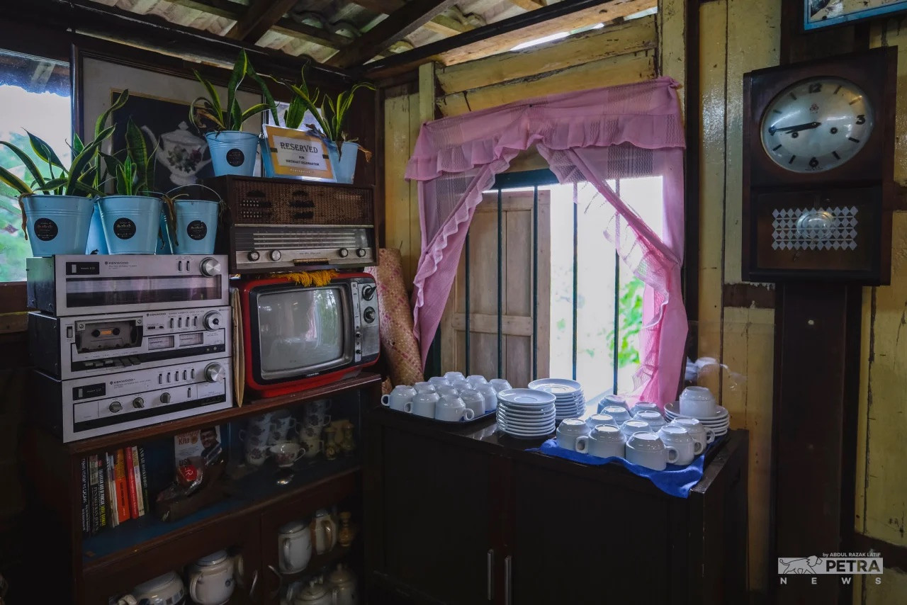 Among Wak's antique collection that was used as part of Wak Private Kitchen's decoration. – ABDUL RAZAK LATIF/ Getaran pic