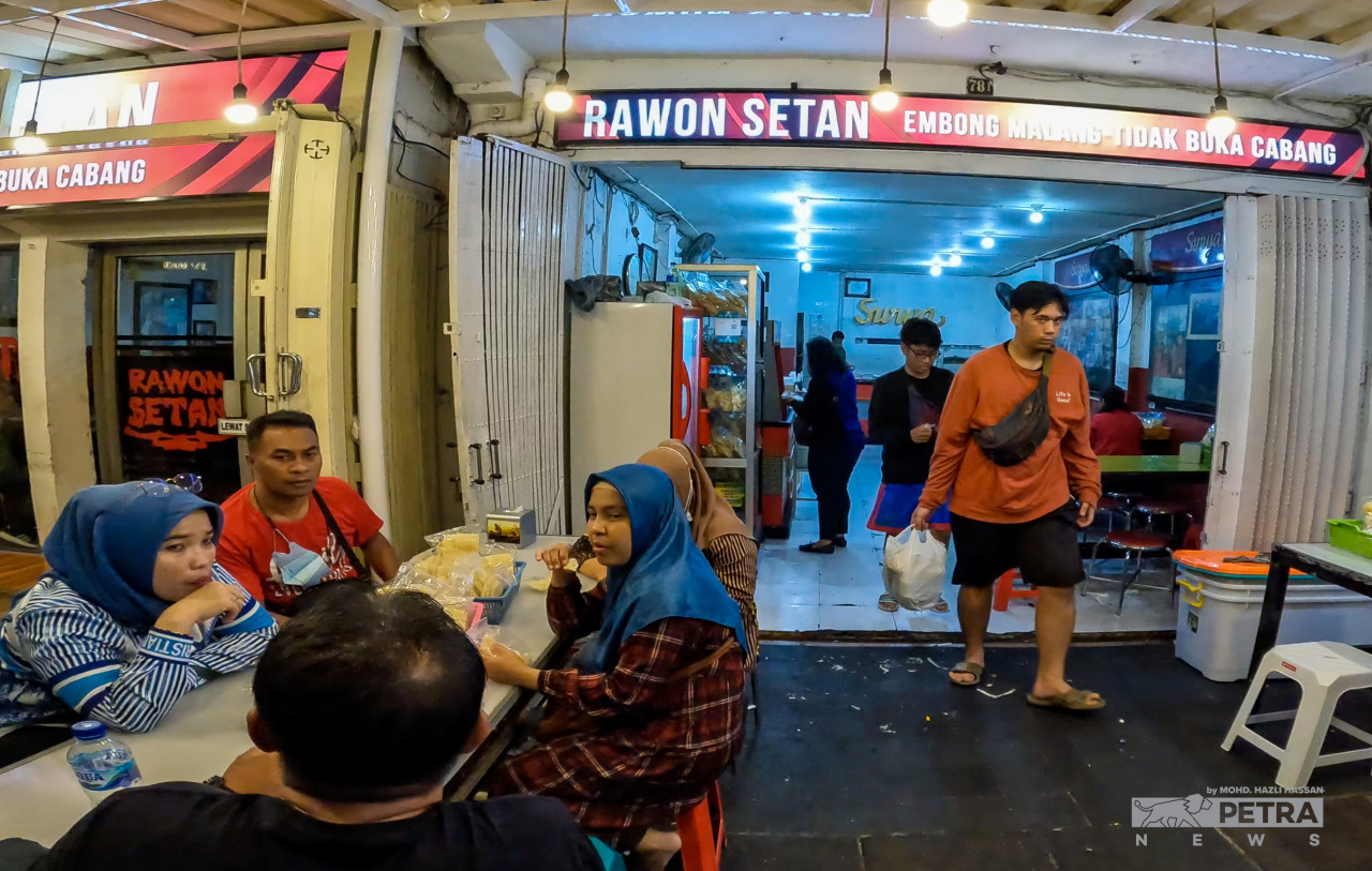 Rawon Setan Restaurant is exclusively located at Jalan Embon-Malang without any other branches. – MOHD HAZLI HASSAN/The Vibes pic