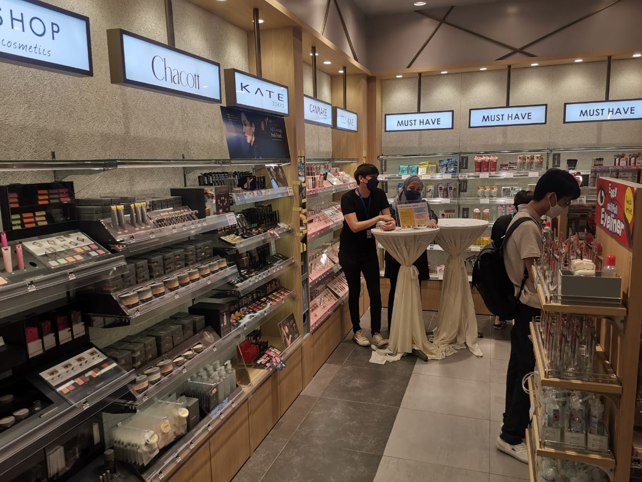 Come get a taste of Japan’s beauty shopping therapy at A&T. – SHAZMIN SHAMSUDDIN/The Vibes pic