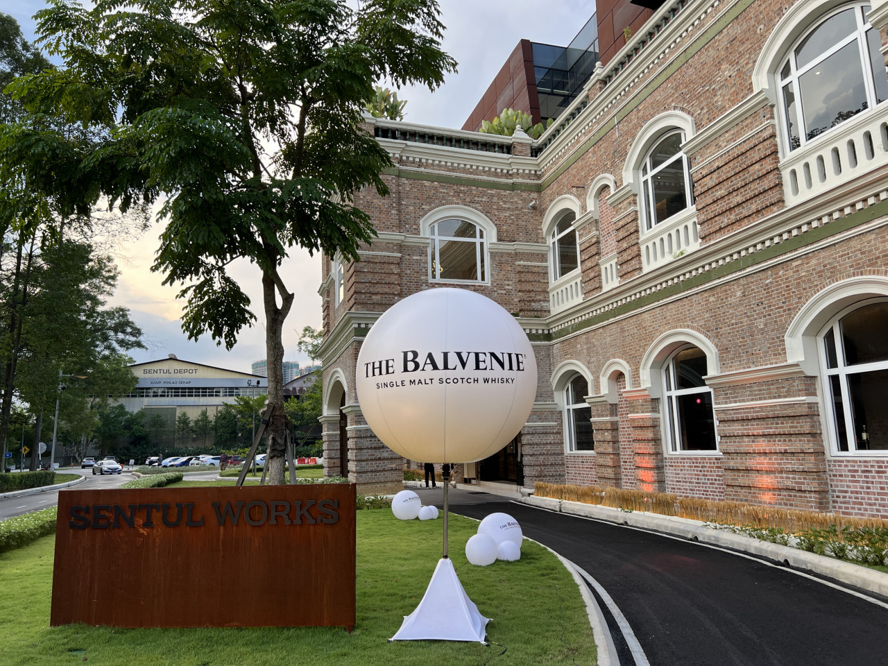 The auction and dinner took place at the recently reopened space at Sentul Works. – HAIKAL FERNANDEZ/The Vibes pic