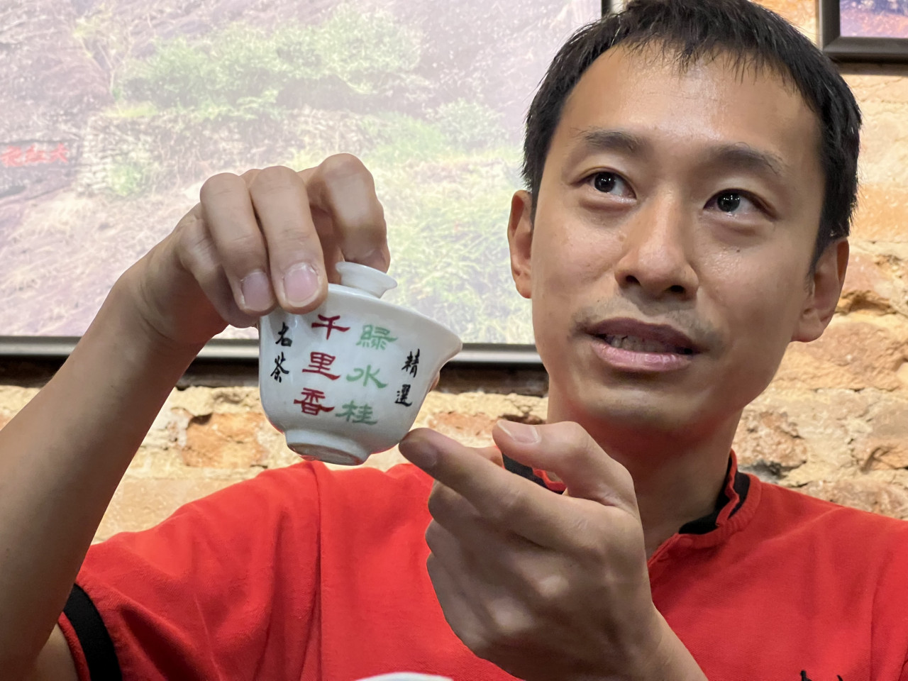 (Above and below) KC explaining that they would usually serve their teas in porcelain glass. The reason for such is to get the most accurate taste without interrupting the properties and flavour profile of the tea. – Pic courtesy of Koh Kian Chuan