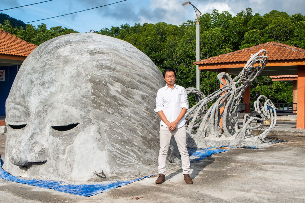 Sculptor artist Low Chee Peng with his work. – Pic courtesy of Lada