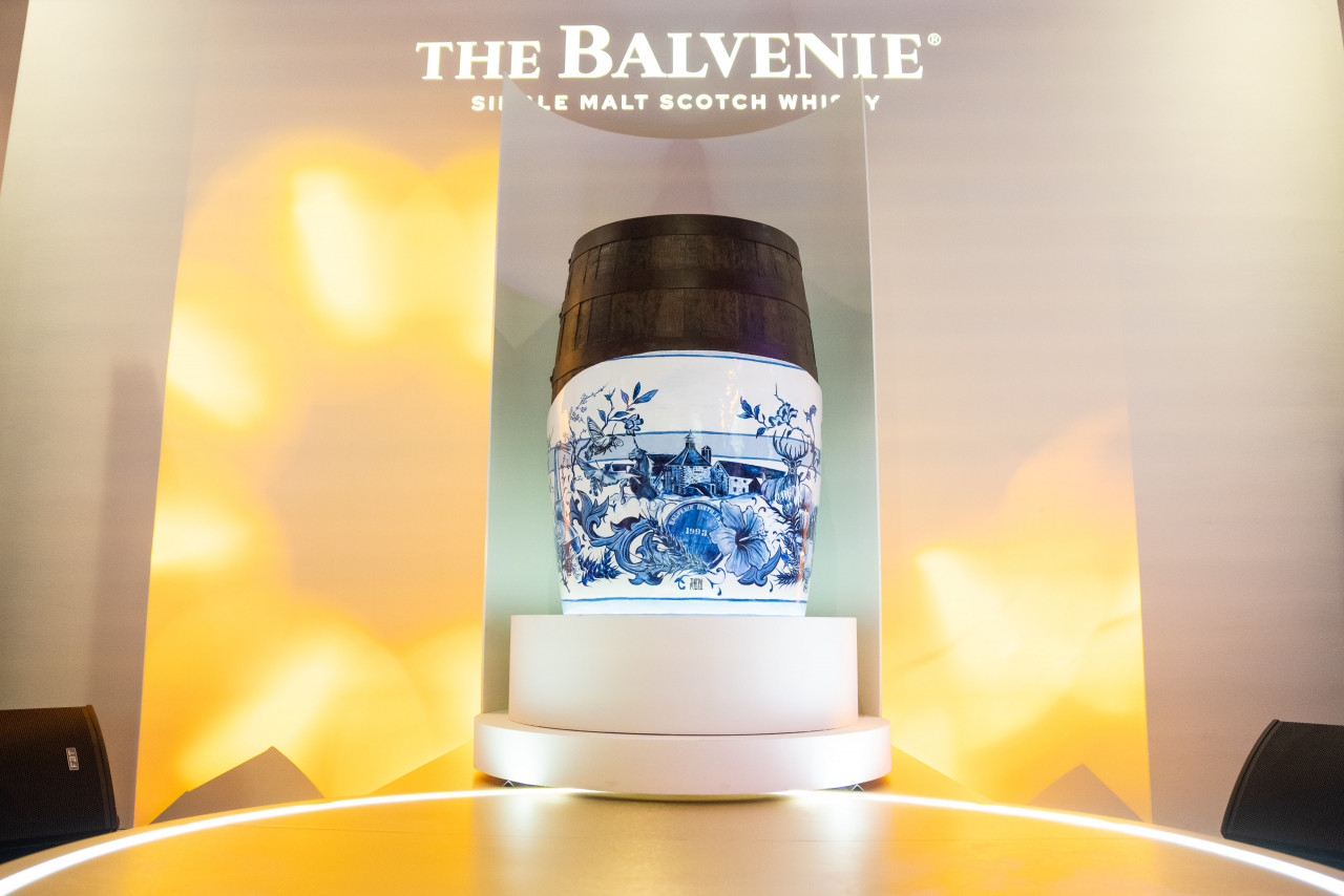 The art piece is a combination of an original oak cask canvas specially flown in from the distillery in Scotland, a stark contrast to delicate and ornate porcelain. – Pic courtesy of The Balvenie