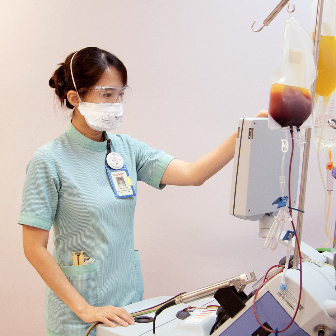 Chew Roon Sin prepares for a blood transfusion in the ward. – Pic courtesy of Sunway Medical Centre