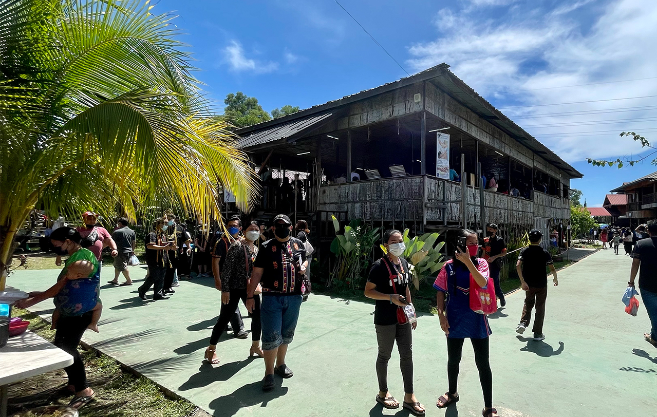 A view of Murut long-house or the Pahun Sinompipit, which is the Tenom Cultural House at the KDCA Cultural Village. – JASON SANTOS/The Vibes pic