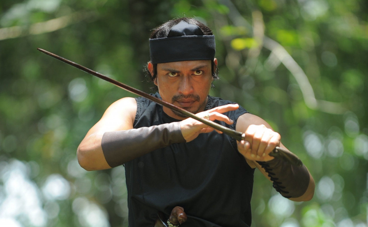 Adi Putra brings the character of Mat Kilau to life, though there isn’t really much to him. He starts off heroic and ends heroic, without going through a single moment of doubt. – Pic courtesy of Studio Kembara