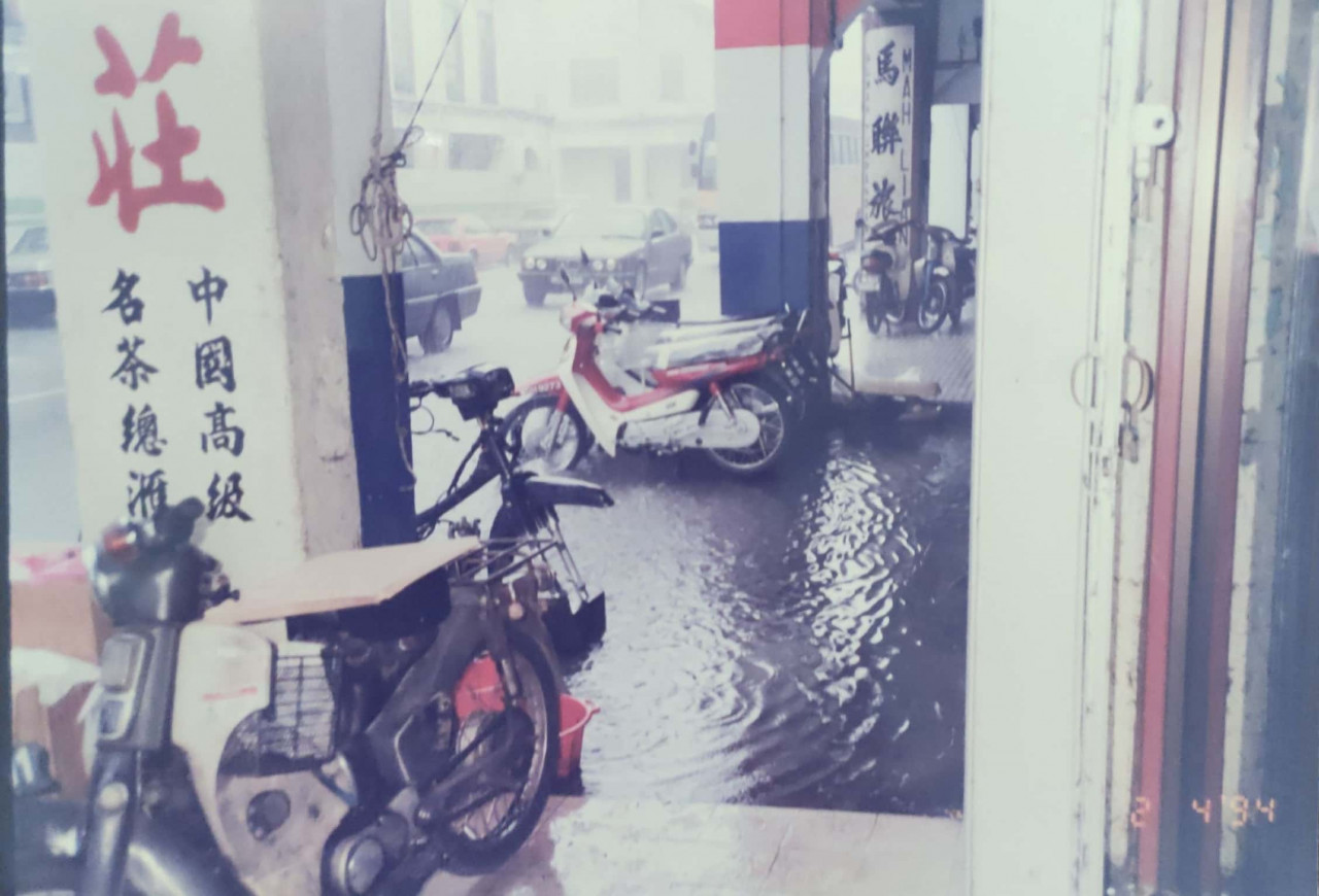 KL is no stranger to flash floods, and Kean Guan Tea Merchants had seen many. – Pic courtesy of Koh Kian Chuan
