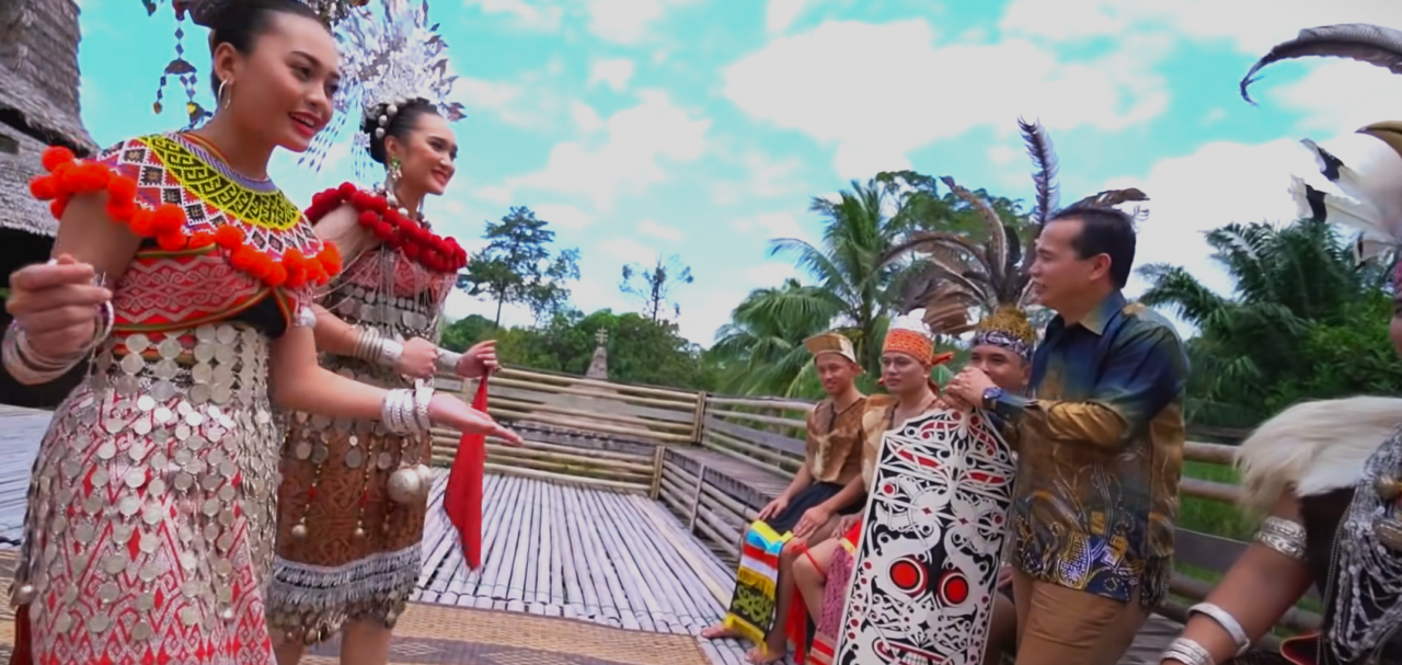 (Above and belown) Gawai is not complete without the traditional and modern dances, songs, and music. Sarawakians have their Gawai hits that are pop-ish and 'joget-y'. – Screen grab