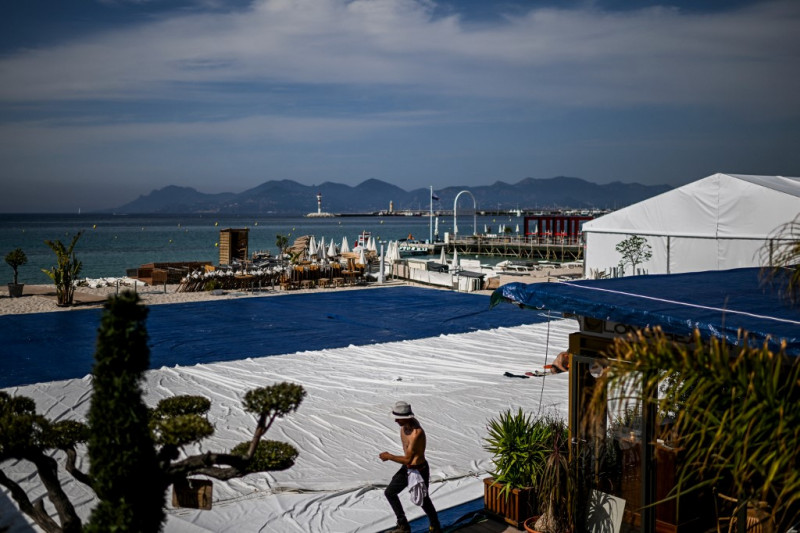 Cannes film fest launches with veterans and zombies